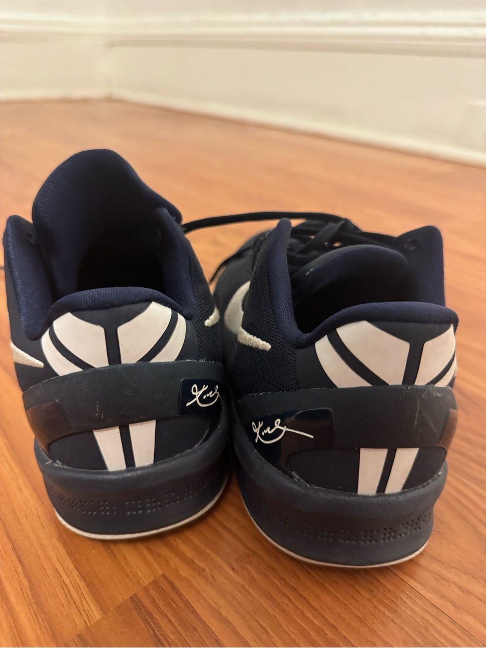 Nike Kids Black and White Low-Top Sneakers KOBE - Picture 5 of 5